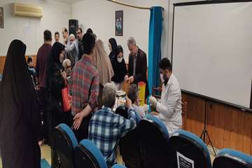 انجام آزمایش قند خون و کلسترول ویژه کارکنان مرکز بهداشت شهرستان رشت